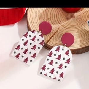 BRAND NEW ADORABLE CHRISTMAS EARRINGS